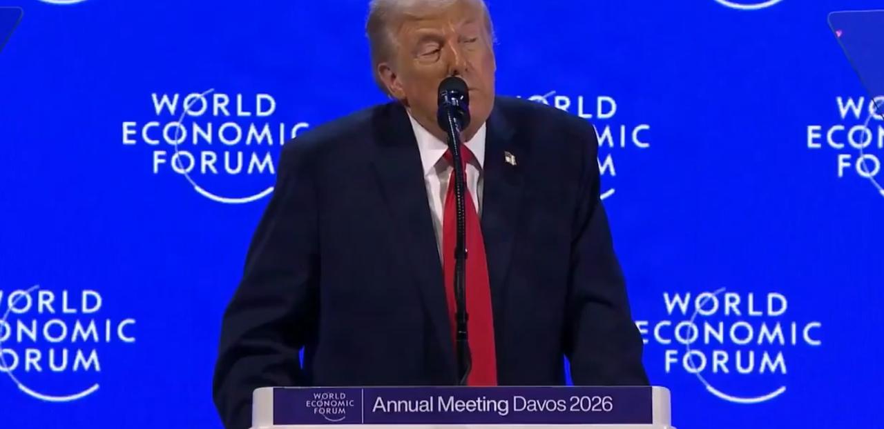 特朗普的达沃斯演讲除了自吹，几乎整场都在喷人。
首先，他痛批加拿大总理卡尼不懂感