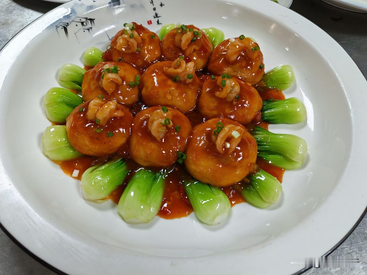 人间最暖的光景，不过是过年时，一家人围坐，笑意盈盈，烟火可亲。
 年味一到，心就