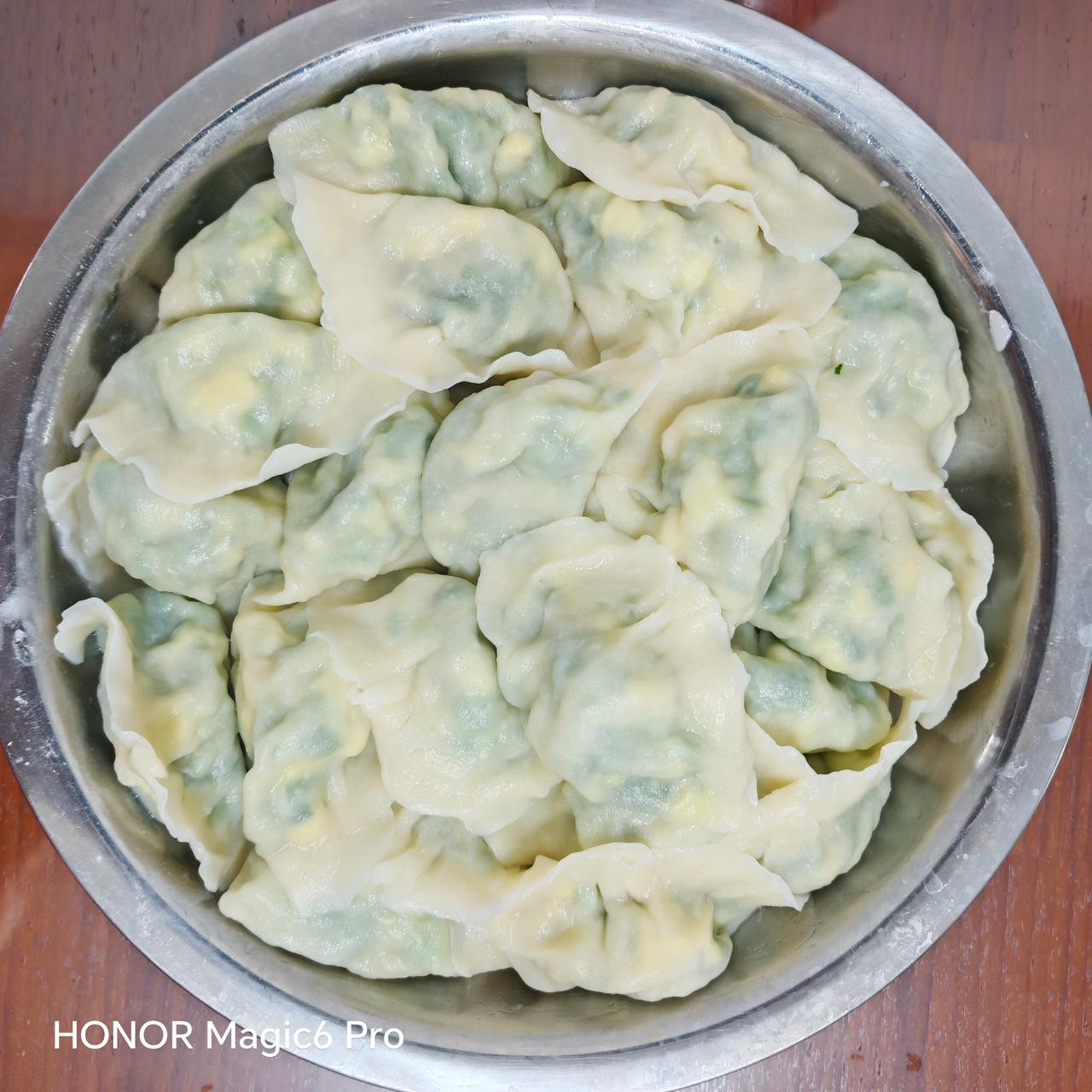 饺子，是家的味道。大署色韭菜鸡蛋虾仁饺子~饺子啤酒越喝越有