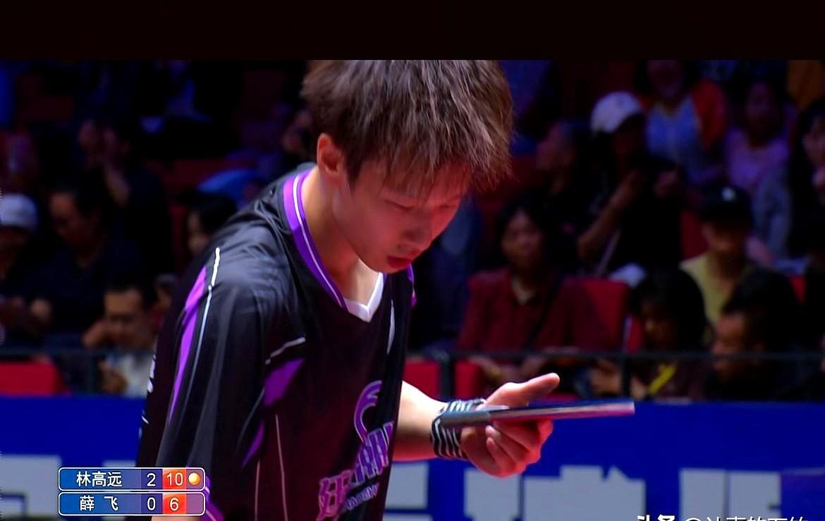 林高远对阵薛飞，第一局11:8拿下，第二局11:7再胜，第三局虽然中间有些波折，