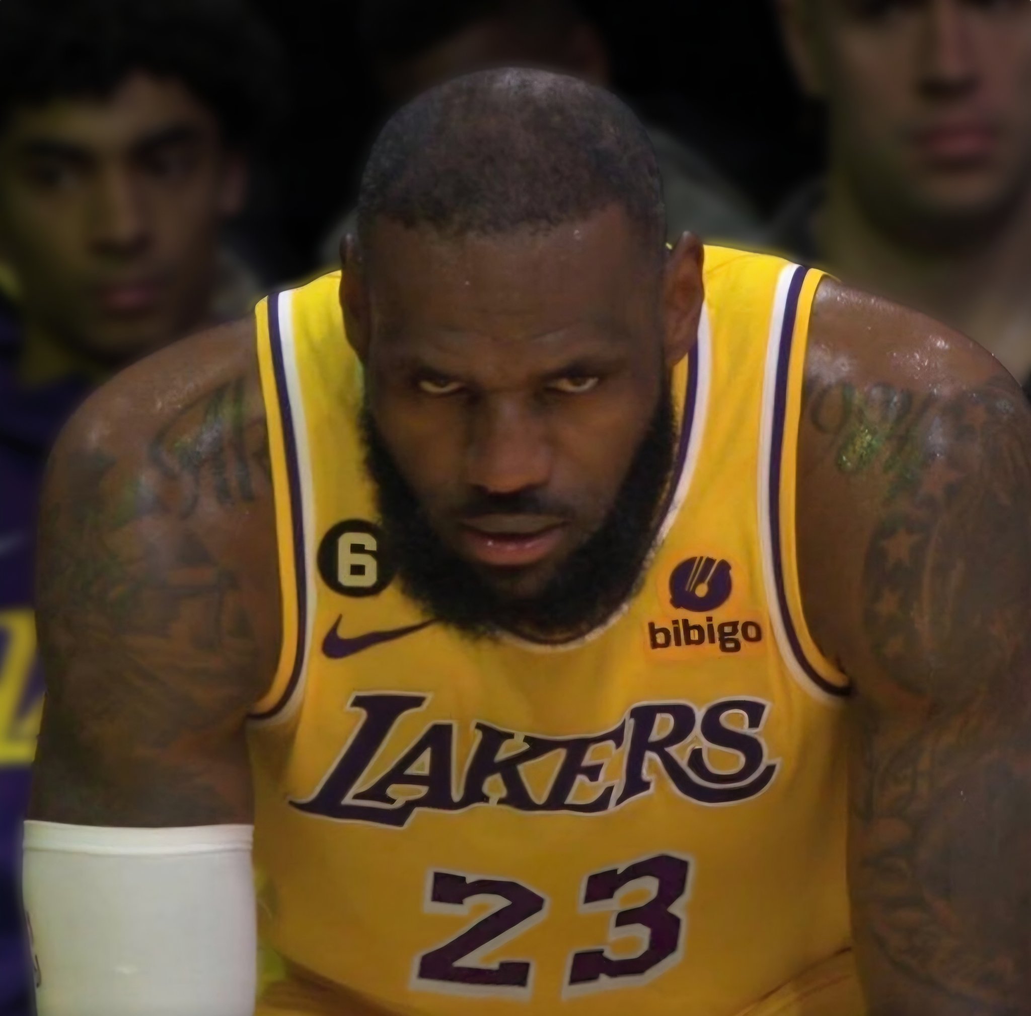 勒布朗·詹姆斯近两场比赛数据——场均28.0分场均13.0助攻场均8.5篮板投篮