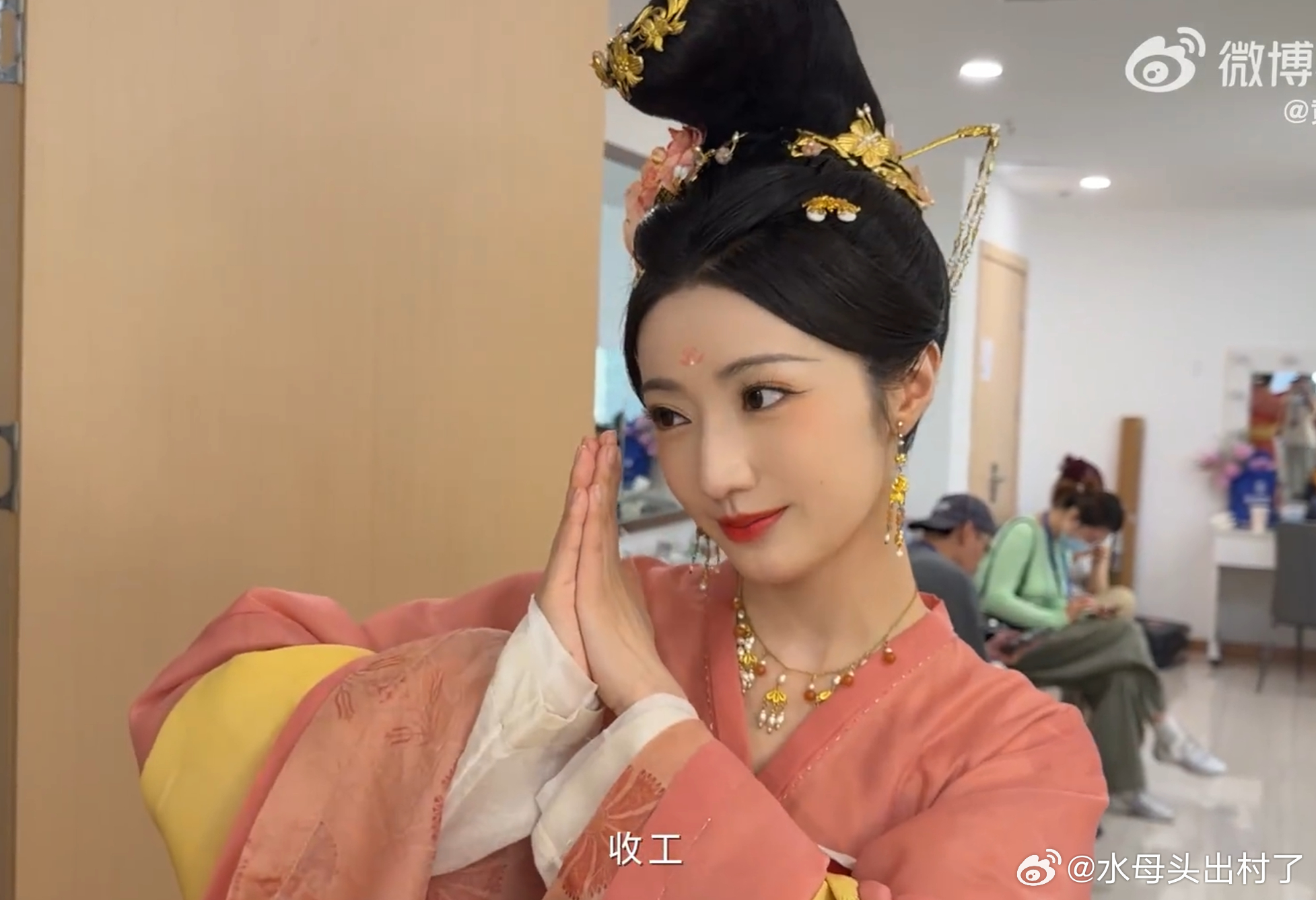 眼睛亮亮的羿儿 