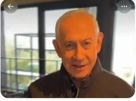 以色列总理内塔尼亚胡15号录视频公开露面，亲自证明自己平安无事。视频里他坐在一家