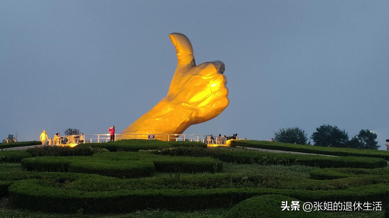 我是新乳山人

文||秋已暮

在人生漫长的旅途上，每个人都要经风雨，见世面。脚