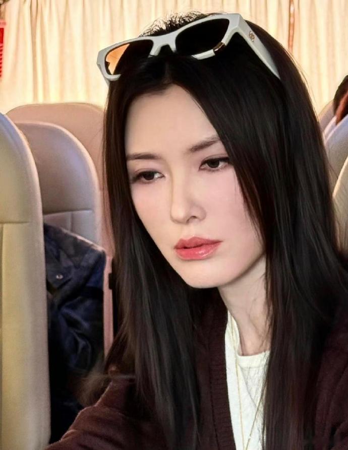徐洁儿说李小冉更自信了 纯粹不掺功利的姐妹情谊太美好，徐洁儿精准点评李小冉的进步
