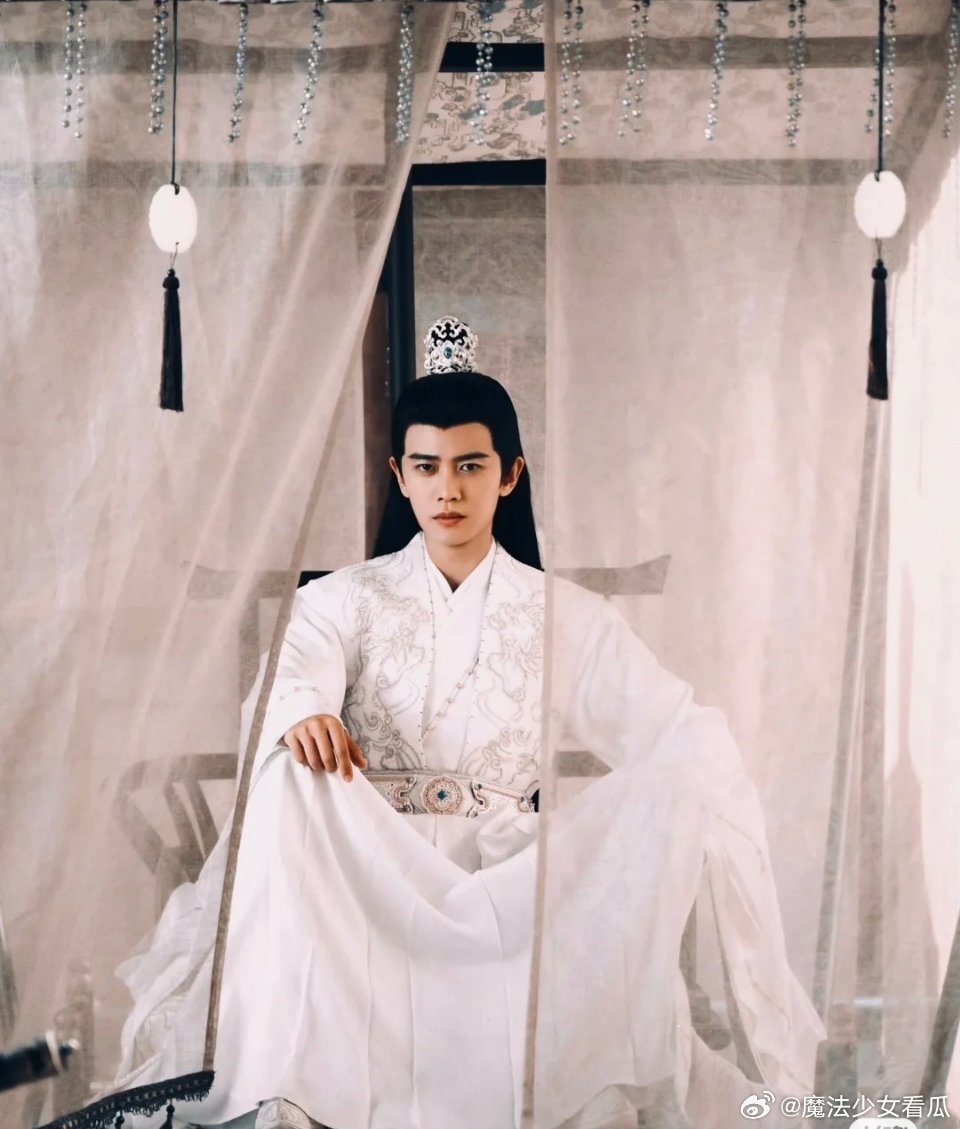 任嘉伦带着流水迢迢鲨回古偶了 ​​​