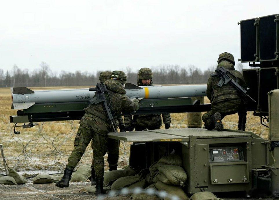 白宫当地时间2月6日表示，美国总统特朗普签署一项行政令，将重新调整美国武器出口的