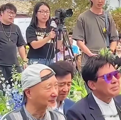 最佳搭档就是这么来的。只要参加影界活动，有陈老师的地方，必有朱老师。有朱老师的身
