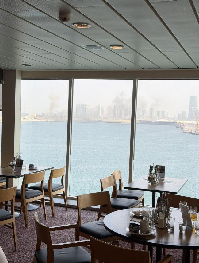 【阿联酋正在发生一场噩梦般的事情 阿布扎比再次发生爆炸。迪拜上空，防空系统正在拦