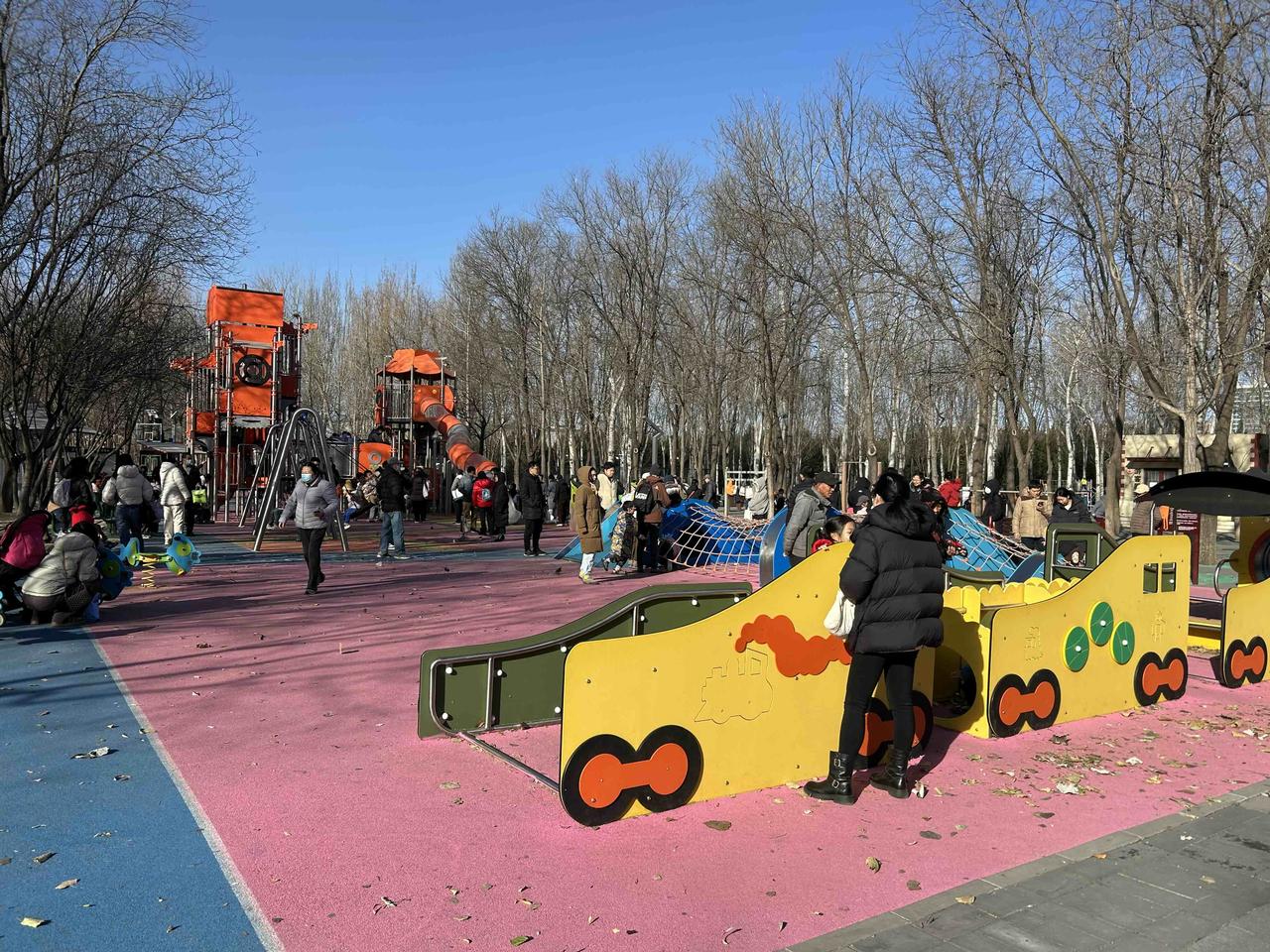 幸福就是要身体健康，另外，三餐有热饭、身边有陪伴，闲时能唠嗑、忙时有人惦，孩子平