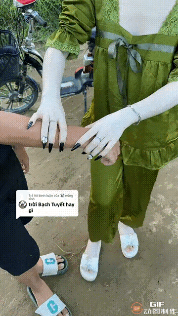 图一：没有对比谁能够相信，真的有白成这样的人？
图二：果然是好闺蜜啊，什么都自己