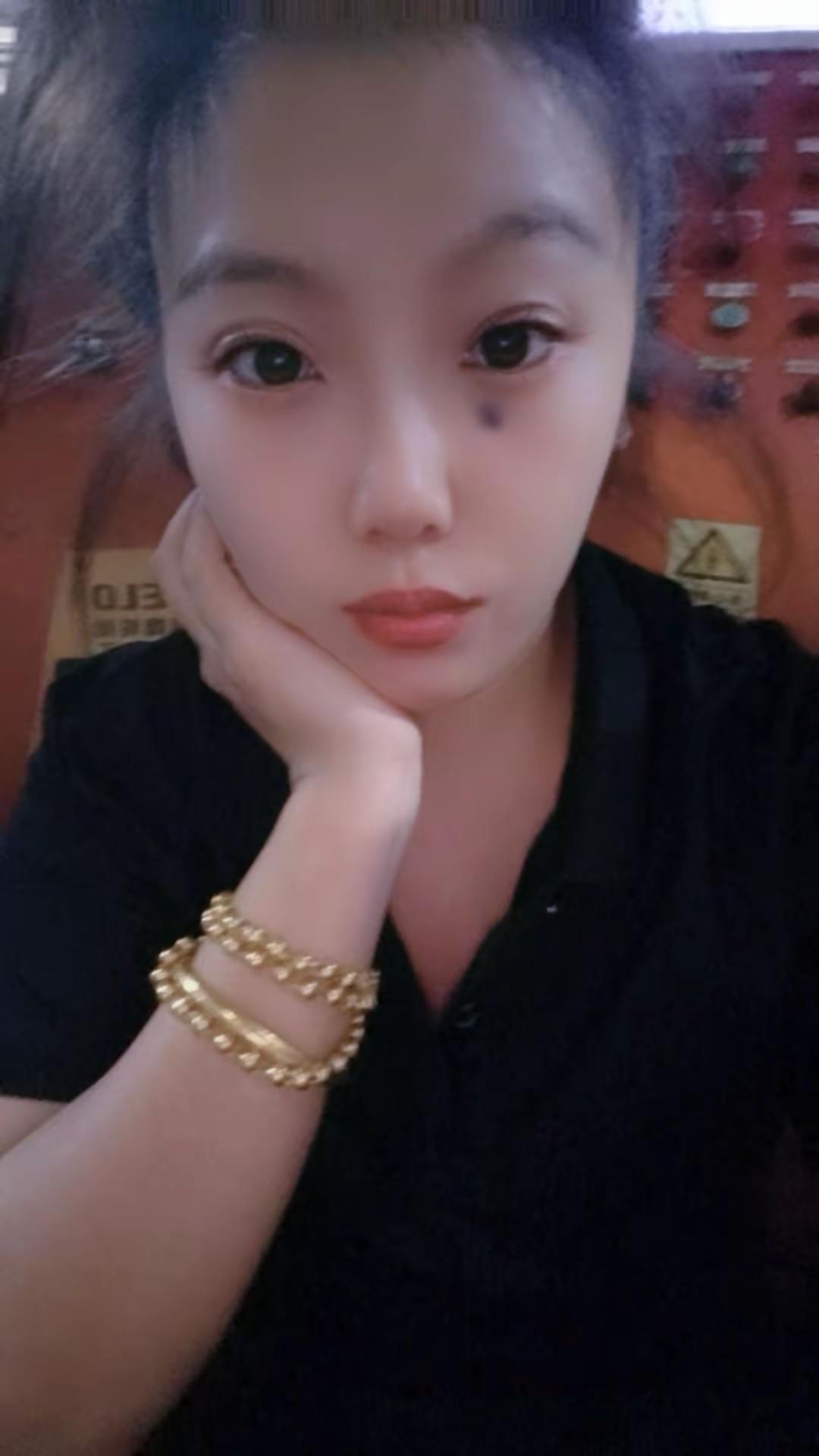 人生真是一场盛大的事与愿违。社会会磨平每一个有性格的人，最终都会走向自己的对立面