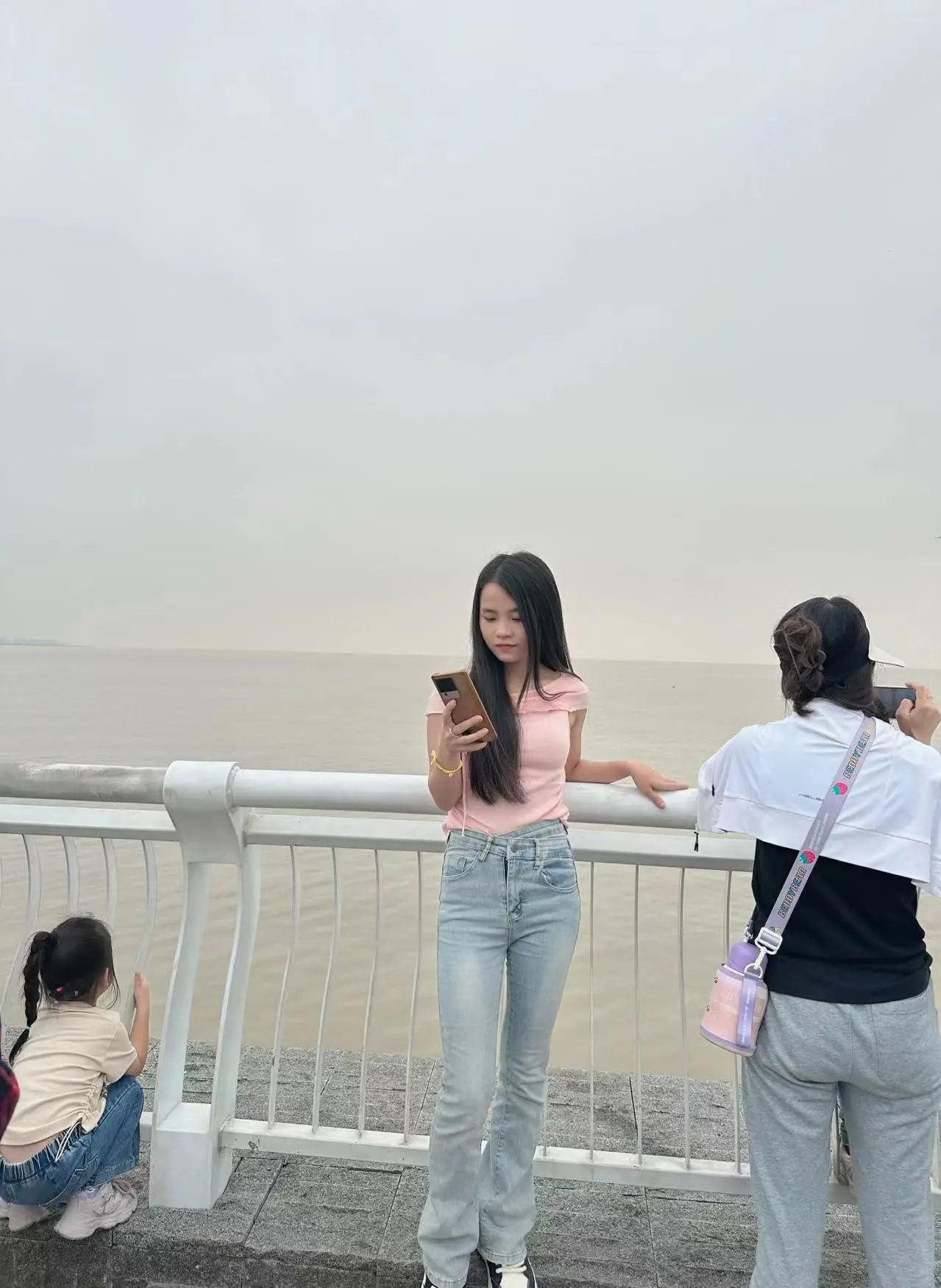 都说离婚的女人好不到哪里去，可你不知道她到底经历了，什么不为人知痛不欲...