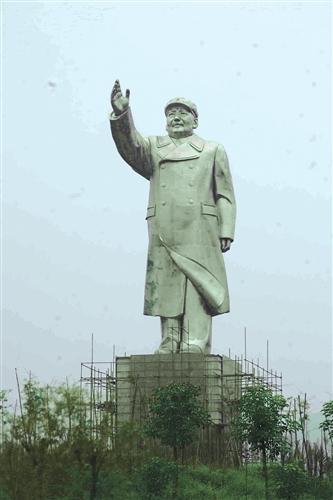 1949年10月1日，毛主席站在天安门城楼上宣告中华人民共和国成立，这个日期几乎