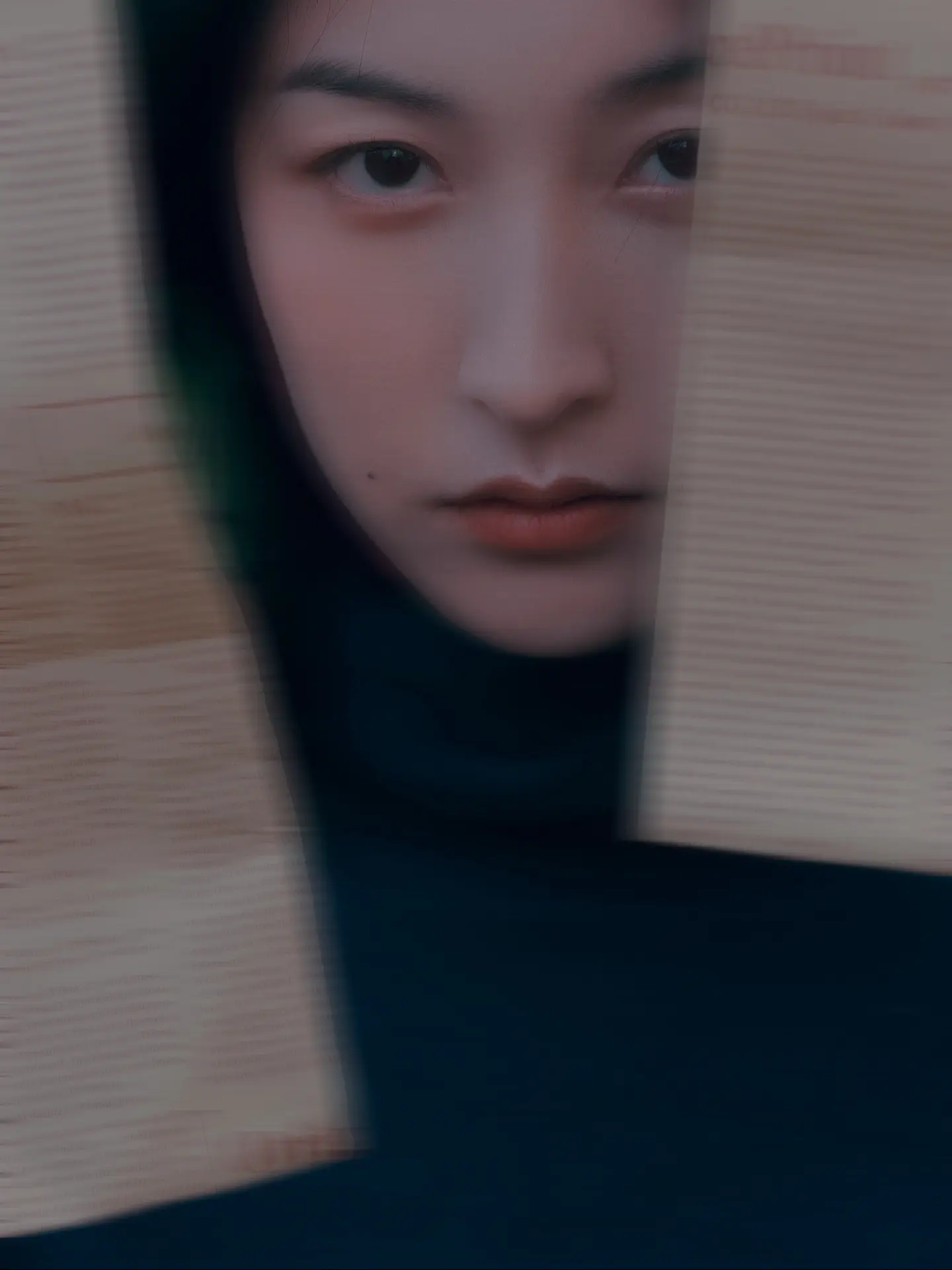 扭曲的情绪。