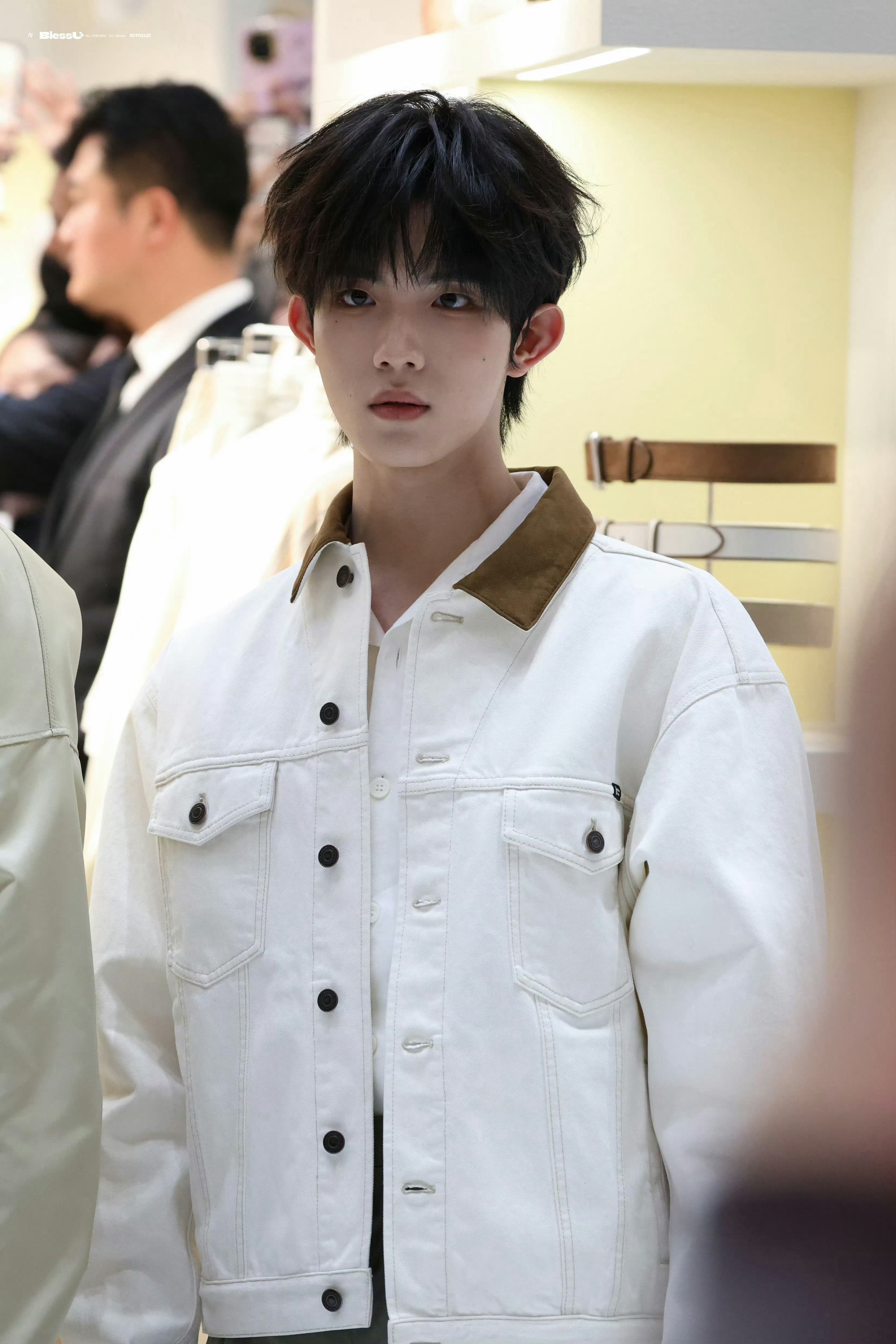 苏新皓活动应援苏新皓白衬衫拍摄路透今日活动生图也很能打的苏新皓，小表情太萌了