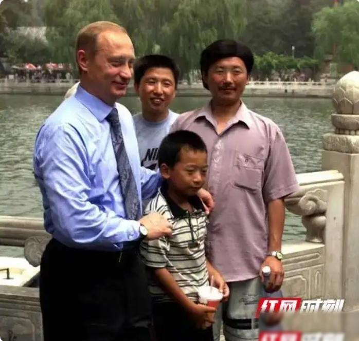 普京访华第一心愿曝光！73岁总统只想见一个普通人，26年前的约定竟然硬生生挤进了