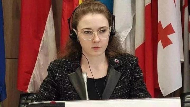 欧洲到底想干什么？
俄灵魂拷问：明知无威胁，为何加速战争机器。
 
维也纳会场一