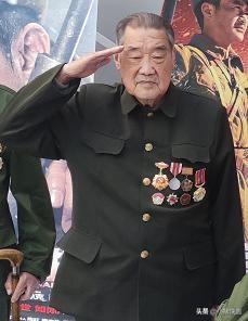 百岁坦克老兵吴文才！从起义战士赴朝御敌，百年落幕留下38件红色物证
 
吴文才（