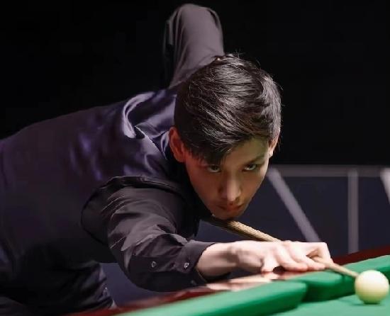 中国的年轻人，远比你想像的优秀，这不，刚结束的中巡赛武汉站，帅气逼人的王信伯以5