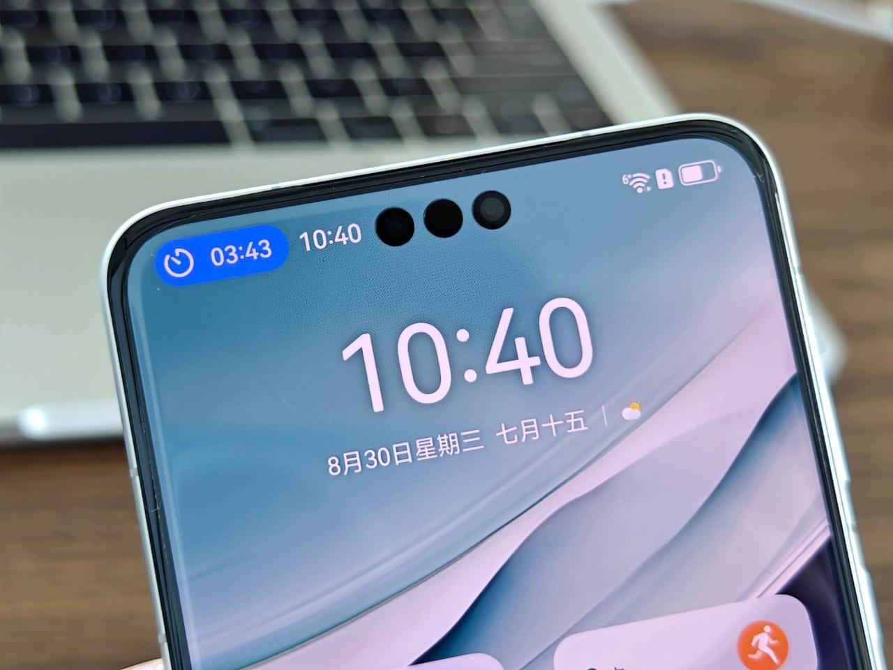 尴尬了！本以为华为Mate60 Pro采用「灵动岛」设计以后，交互UI也会进行升