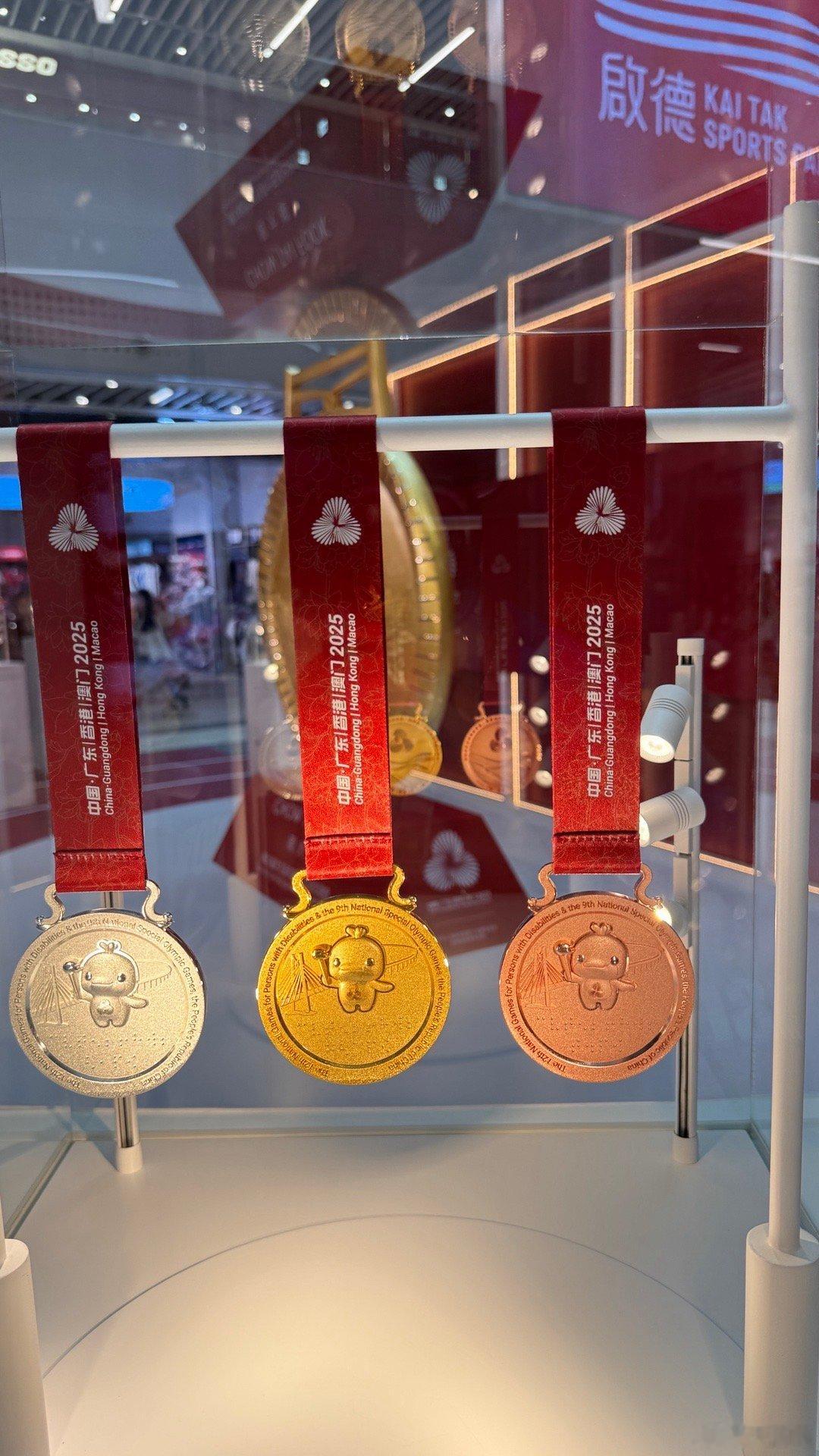 金银铜牌抓拍特写，真想拥有一块啊 