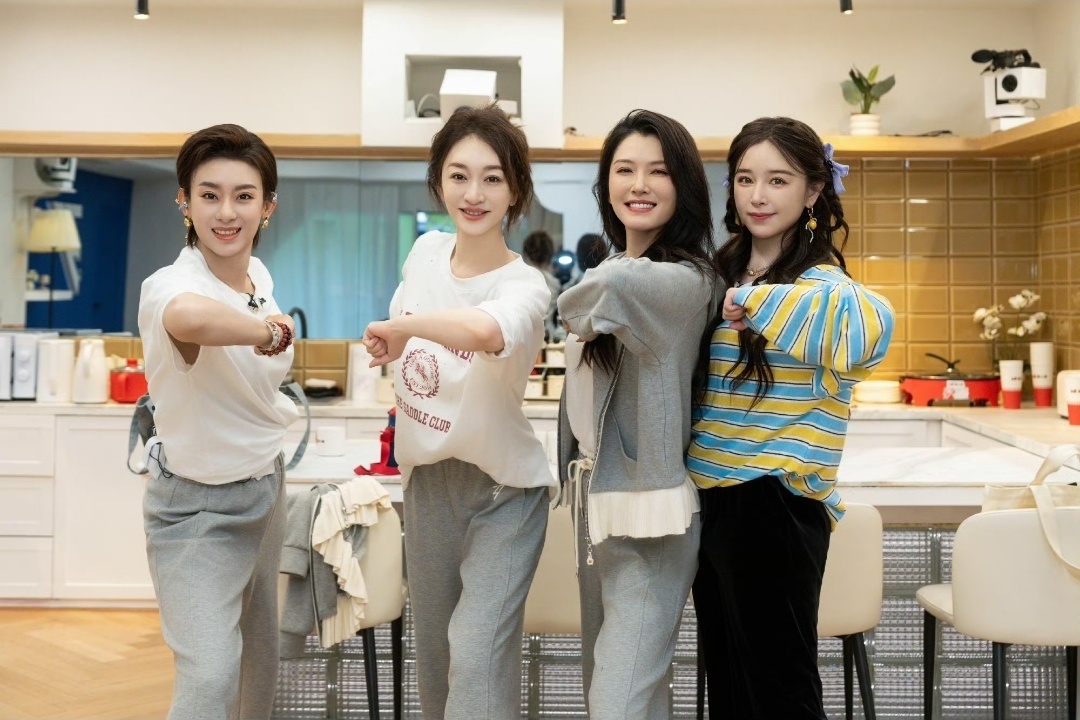 浪姐 镜头霸凌 大家集体声讨节目组，说淘汰环节的公开拉票设计、放大姐姐们崩溃落泪