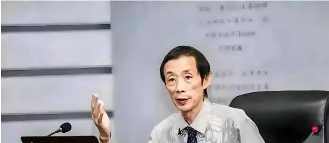 复旦大学教授陈平认为，中国过去40多年，在干部培训和大学教授队伍里，让西方价值观