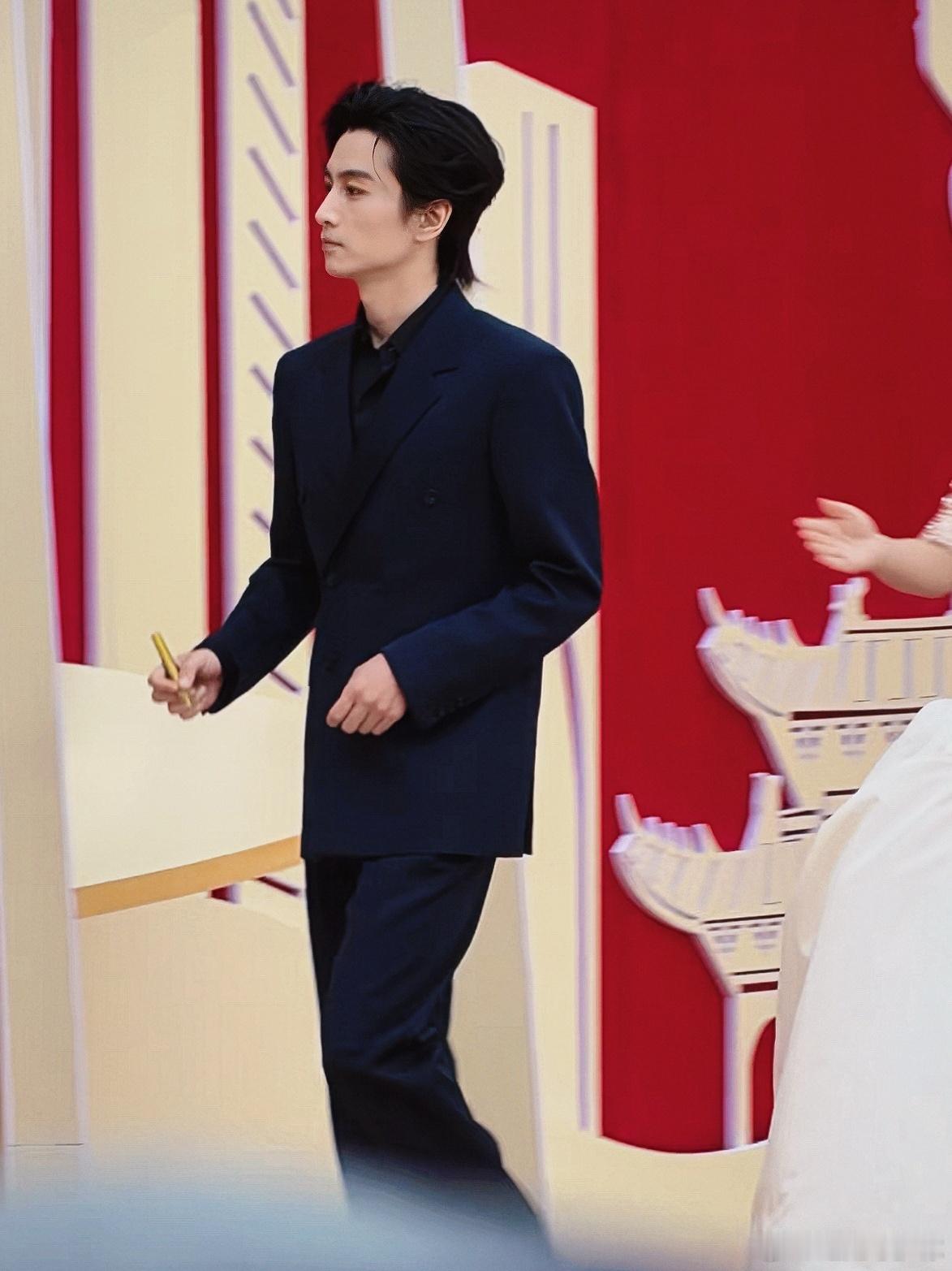 陈晓嘴瓢给自己说愣住了颜值这块，陈晓一出，谁与争锋，多少人的DNA又动了，我不说