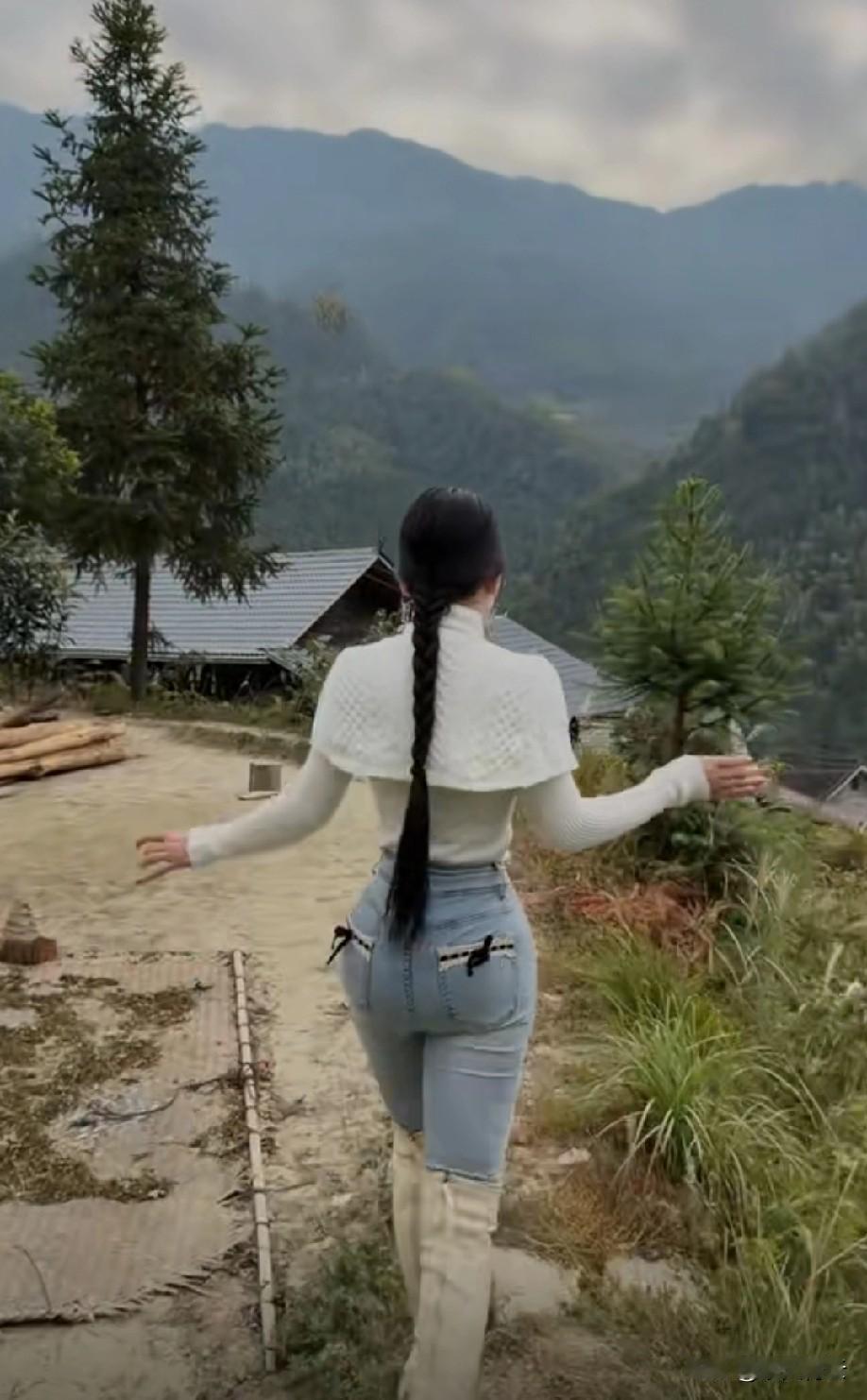 这世上根本没有绝对的公平，
也没必要揪着“公平”二字较劲。

与其抱怨不公，
不