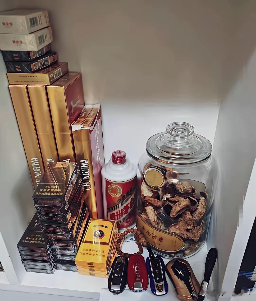 28岁有几辆代步车，没事喝喝百元内的小酒和抽抽20以内的烟算不错了吧