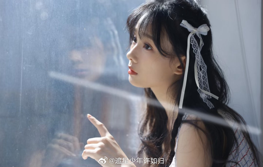白鹿对手演员参加美妆综艺 拍戏时的妆容确实有很多门道，鲁照华作为演员来参加美妆综