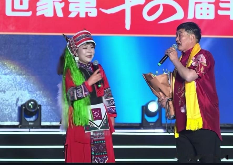 石林献艺再出圈！大衣哥秀英文学方言，本色尽显南天门大将军风采。
朱之文现身云南石