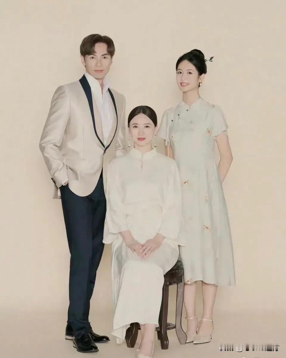 翁虹一家三口全家福，这一家子颜值太高了，女儿这颜值这气质，太美了！#翁虹现如今状