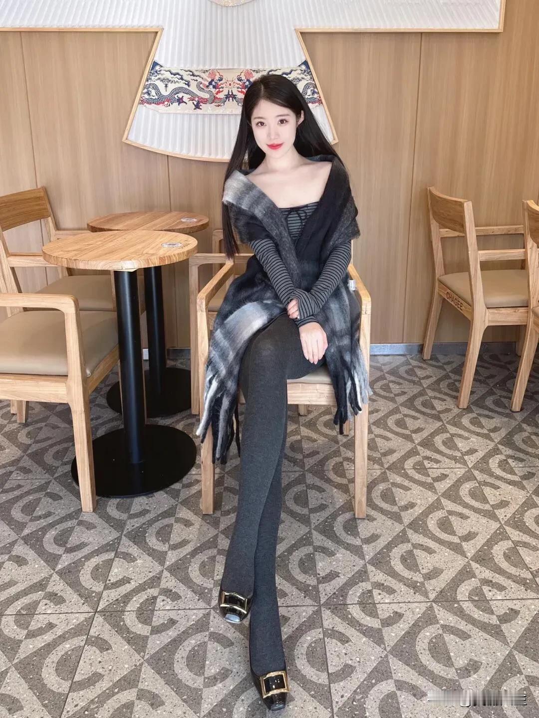 莫问年华几重
要问热爱几分
心火不熄
岁月自有回响[太阳]