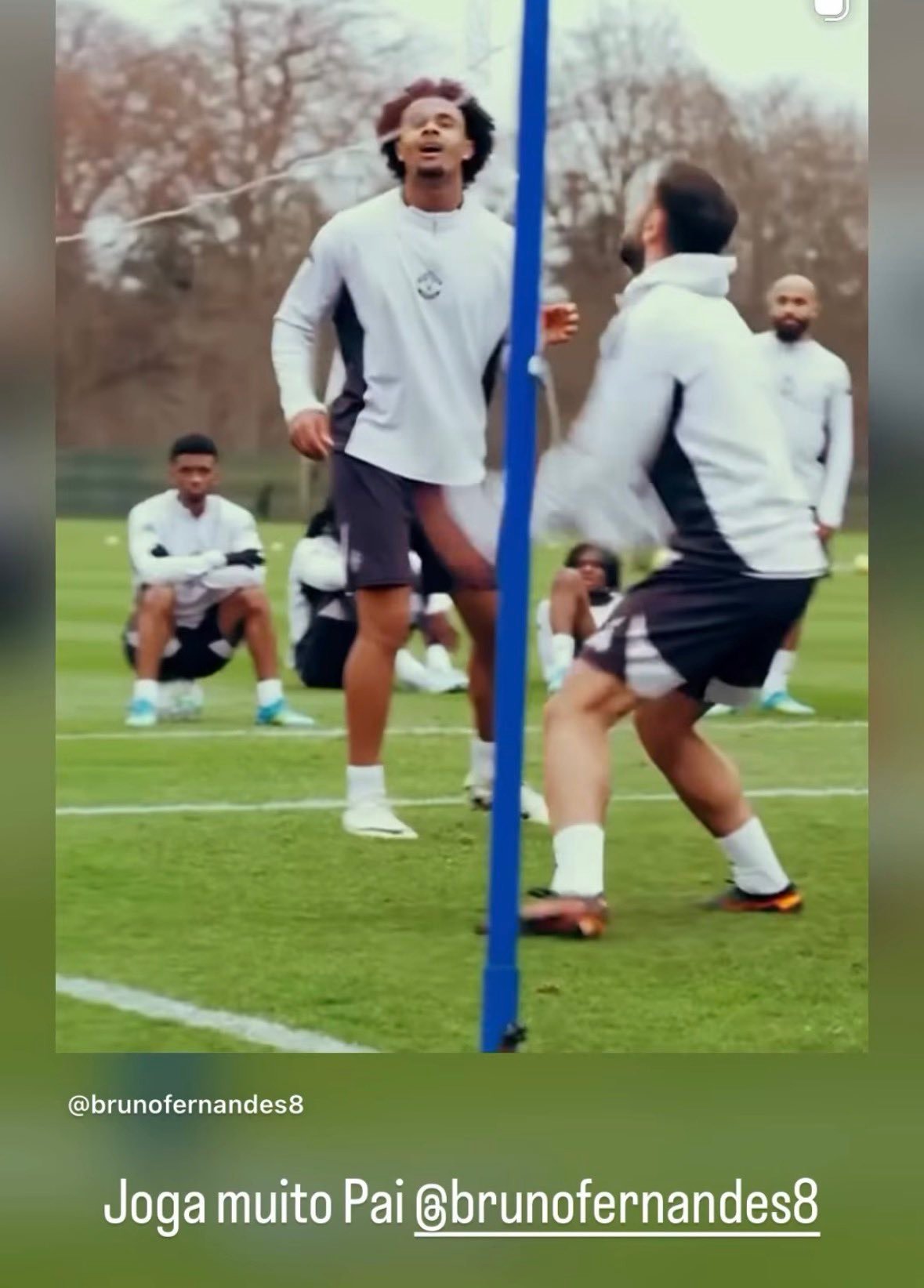 齐尔克泽在社交媒体和B费互动：拼命踢吧，老豆！曼联