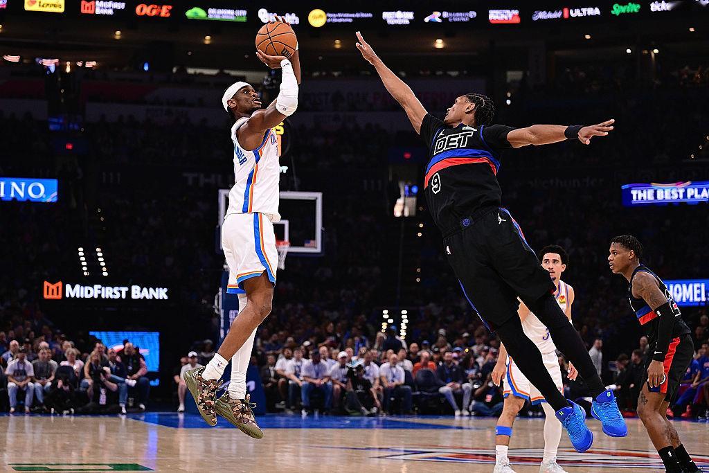 亚历山大在连续14场客场比赛中得分至少20分且投篮命中率超过50.0%。这是NB