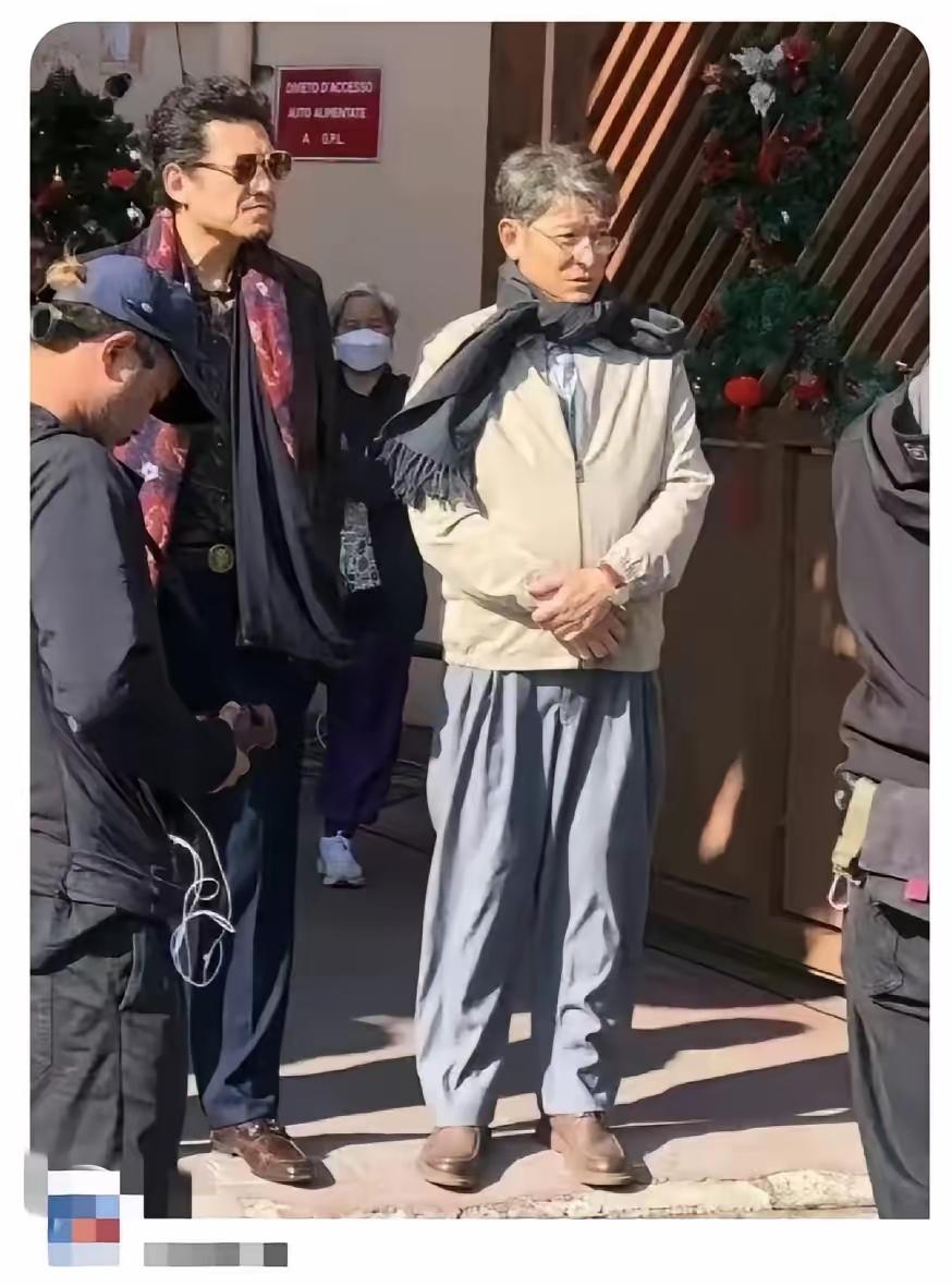 这个白发老头，别看穿的低调像农村人，可是个大人物，你能认出他是谁吗？