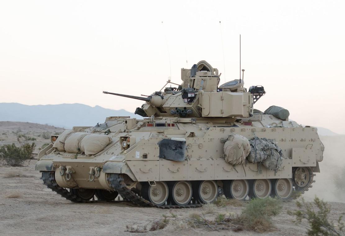 乌克兰国防部副部长马里亚尔评价诶过提供的布拉德利战车称，其主要任务是提供火力支援