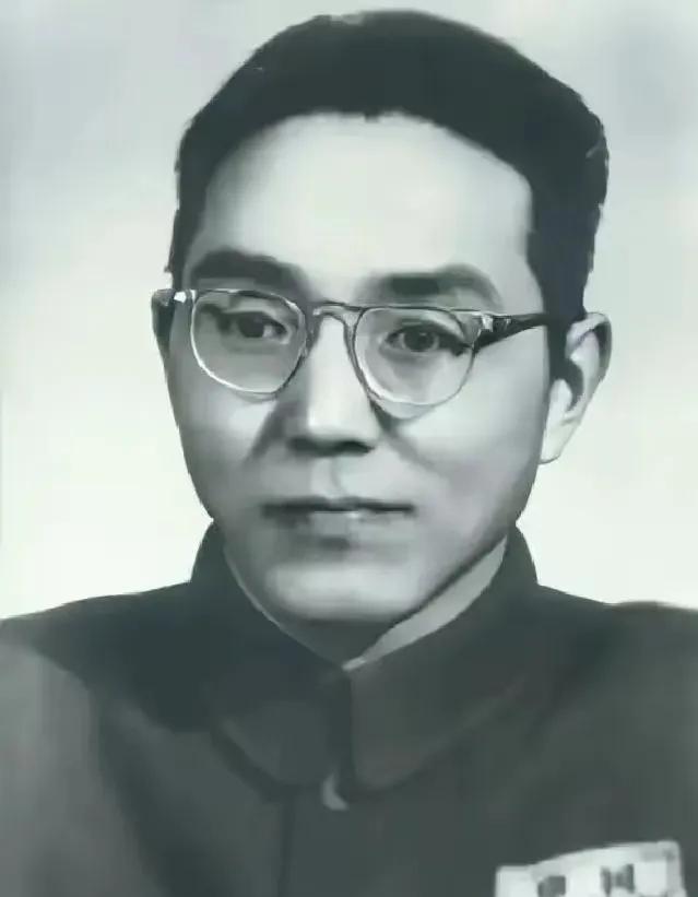1949年，被判10年的地下党员戴中溶在牢里醒来，睁眼一看，整个监狱空荡荡的，一
