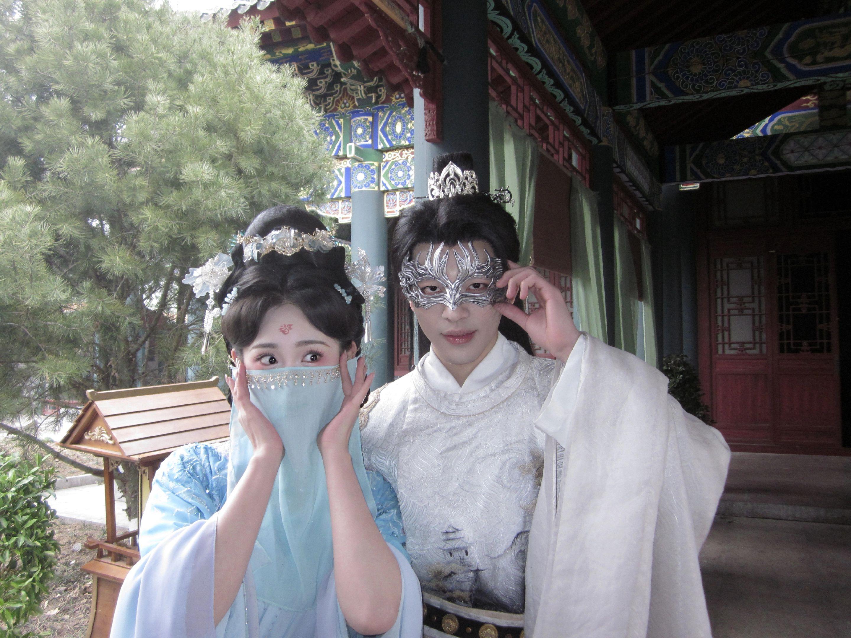 一颦 一笑。万种的风情