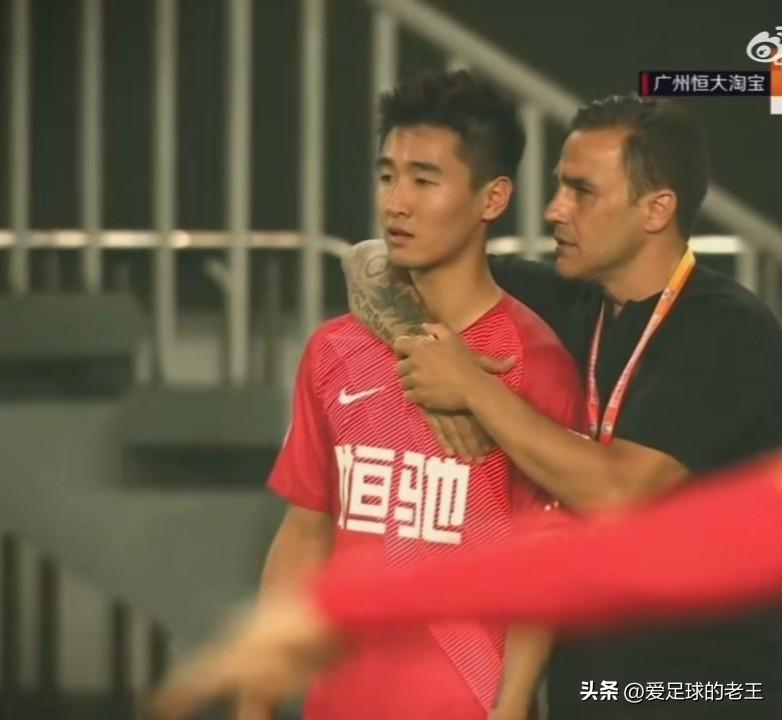 卡纳瓦罗竞选国足主帅？可以考虑一下？

不得不说，球员时期的卡纳瓦罗是优秀的中卫
