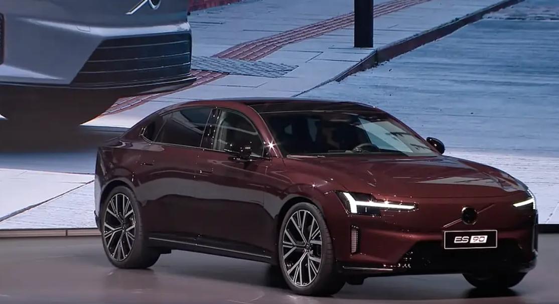 4月15号，正好是沃尔沃品牌99周年，他们全新的纯电旗舰轿车ES90正式开启预售