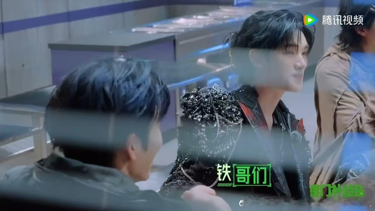 张凌赫周柯宇各凭本事张凌赫周柯宇对丁程鑫又争又抢开始推理吧 不是说楼内才有大三角