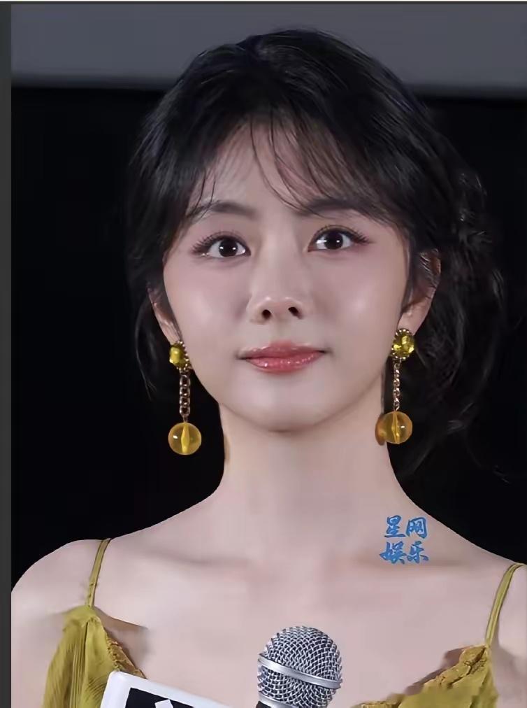 36岁的谭松韵竟然长得还和未满18岁一样！不信你看她在《兰香如故》线下宣传活动中