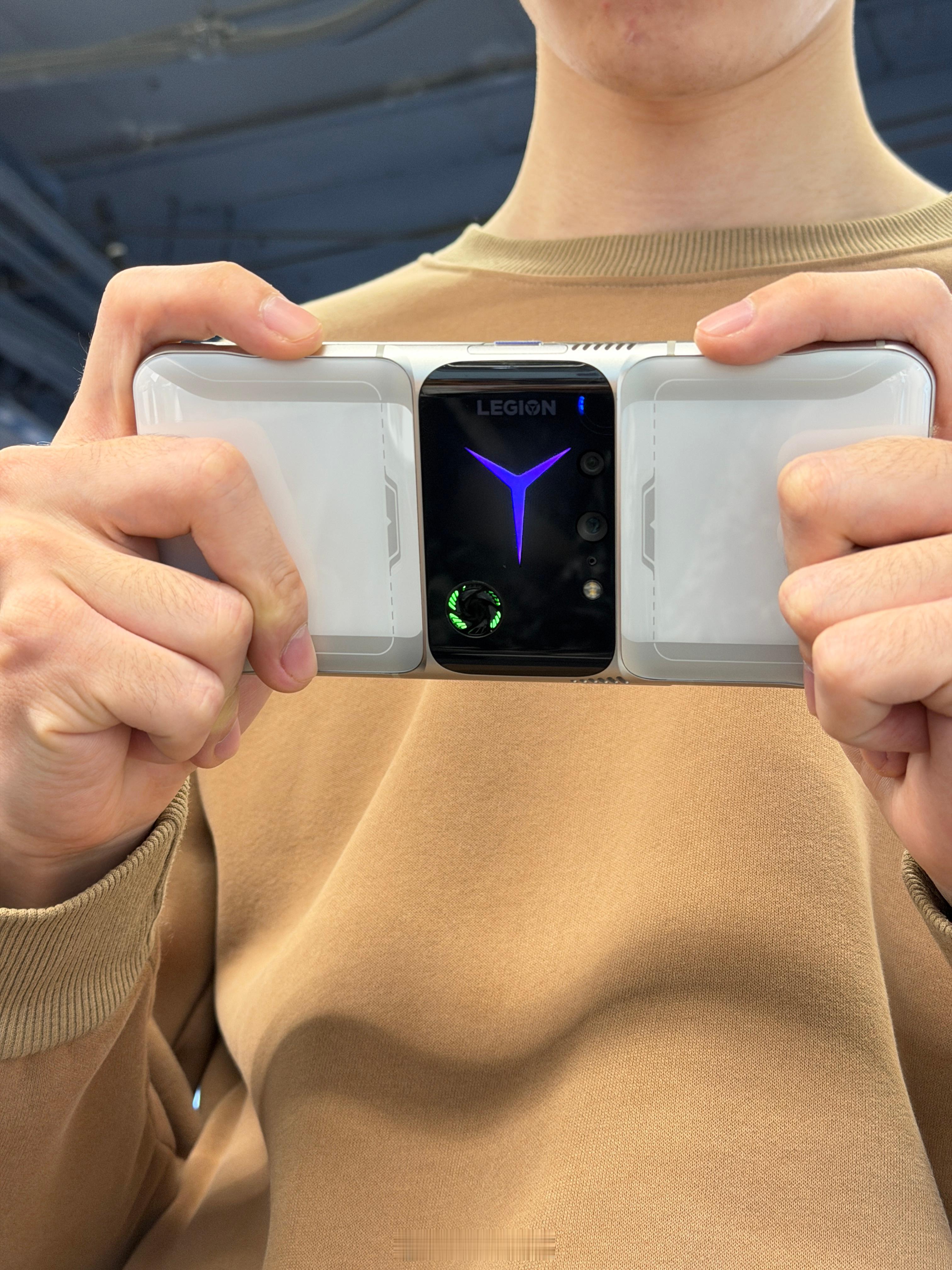 翻到个老手机 大家知道这是哪台吗？