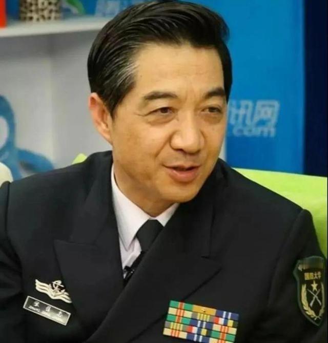 特朗普第一次当选总统的时候，局座张召忠曾经风趣的说：如果他连任两届的话，他一定能