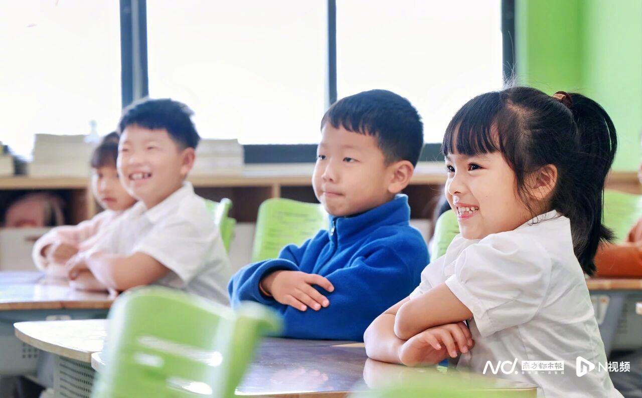 #东莞教育局回应全市小学取消早读#【“小学取消统一早读”引热议，东莞市教育局最新