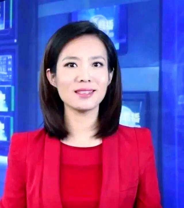可以说，在央视的美女主播中，宝晓峰堪称才貌双全，一直深受央视观众喜爱。她于197