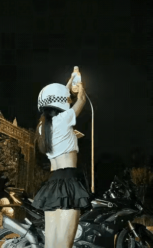 效果太美了，大家也可以做个矿泉水瓶，在路灯下试一试